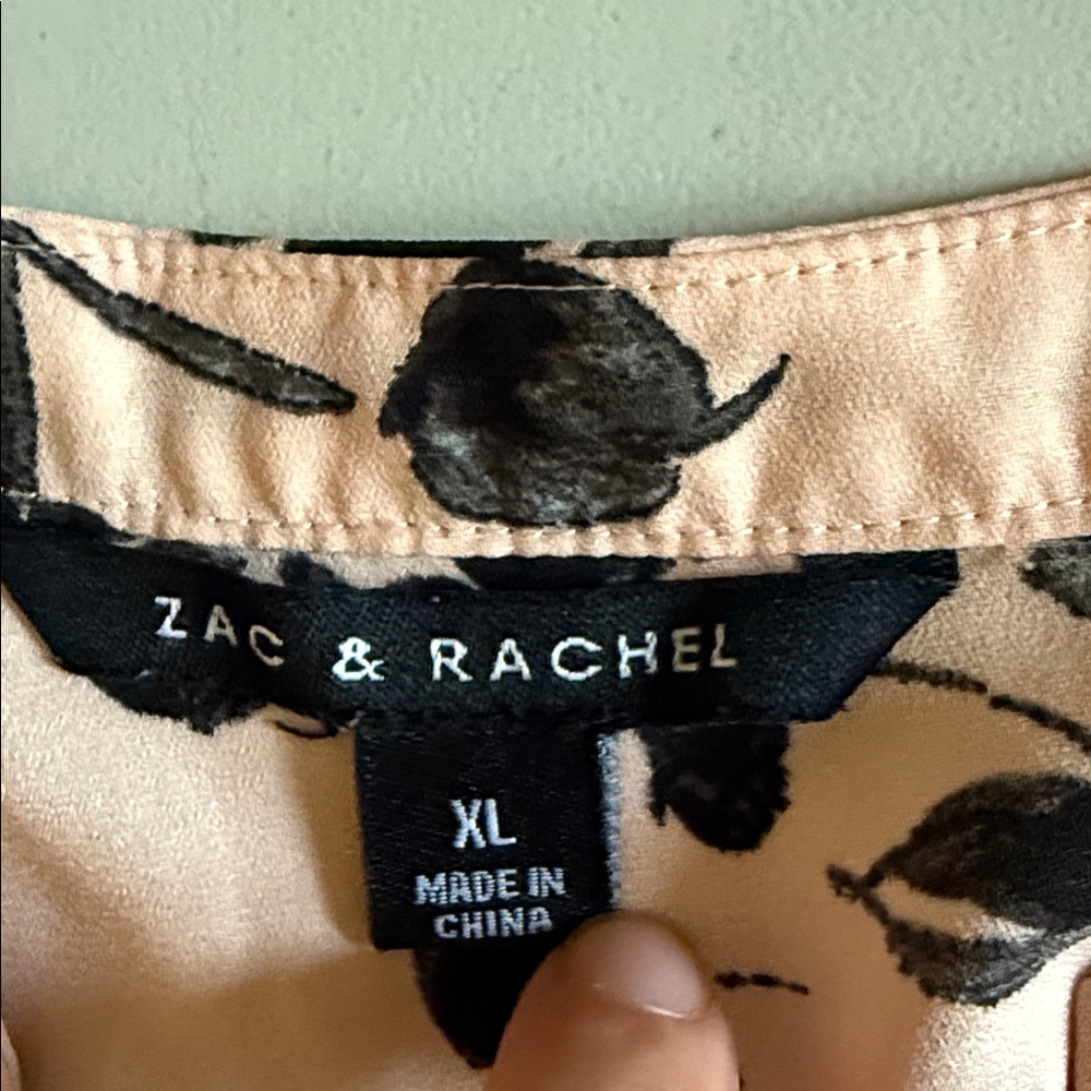 Zac & Rachel Pink and Black Floral Blouse size XL in excellent condition
136/3t - Picture 14 of 16